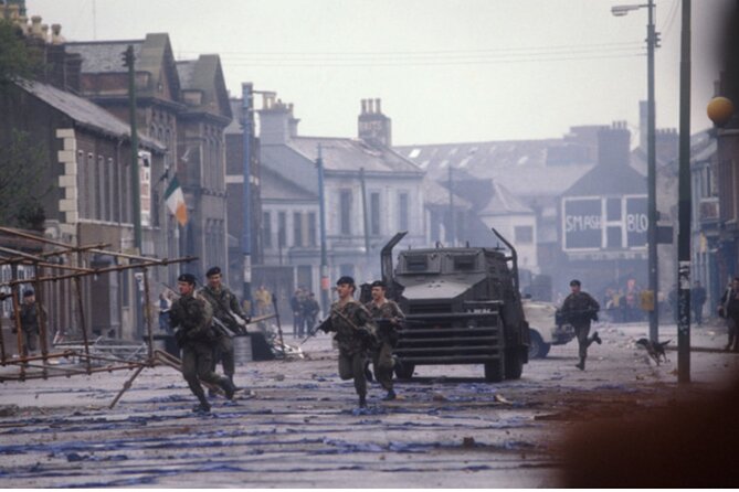 2 Hour Terror and Mural History Belfast taxi Private Tour - Why Belfast’s Murals and Walls Make Sense in a 2-Hour Taxi Tour