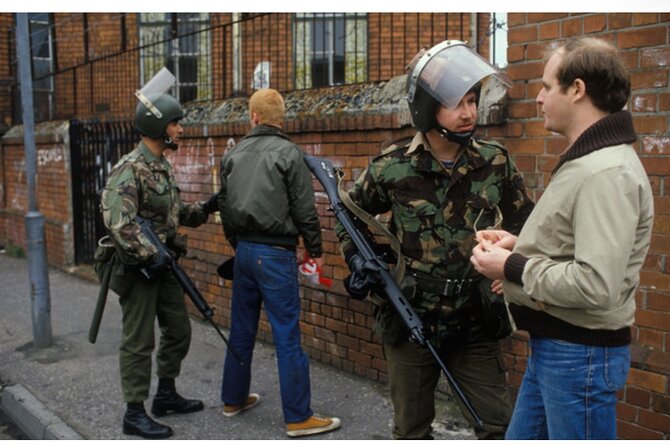2 Hour Terror and Mural History Belfast taxi Private Tour - Meeting Point and Pickup: Getting On the Right Taxi Without Stress