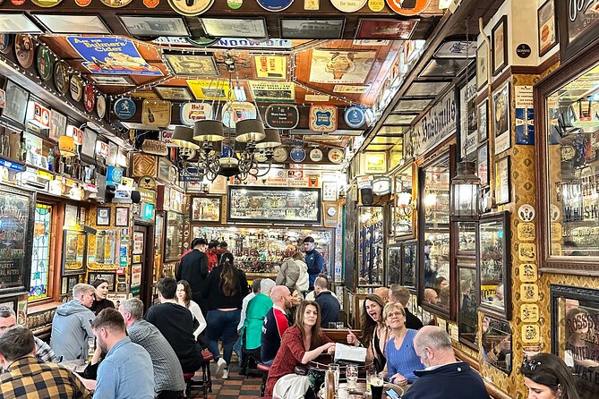 4 Hours Private Tour Discover The Best of Belfast - Queen’s University and South Belfast Streets
