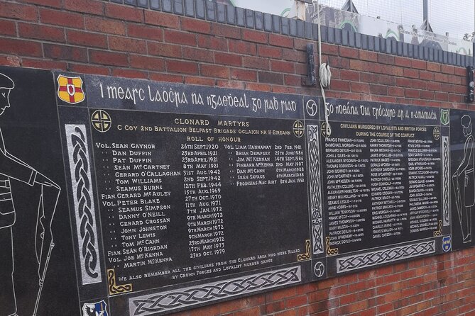 Belfast black taxi tours - Stop 1: International Mural Wall on Divis Street, a world view on conflict