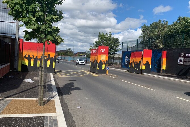 Belfast city and Mural 4 hour tour - Falls Road and Shankill Road: The Mural Route With Real Context