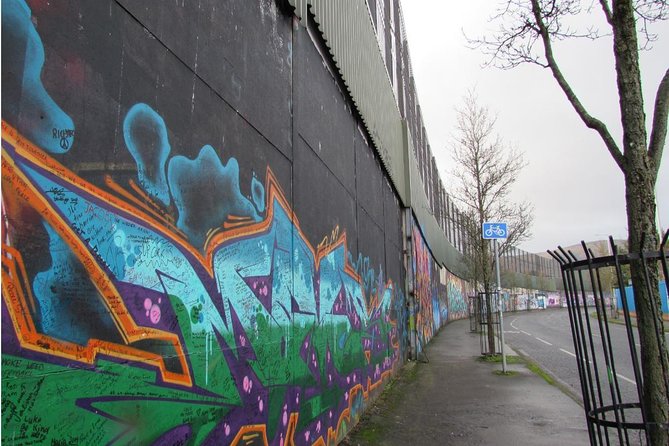 Belfast Murals Taxi Tour - Falls Road and Shankill Road murals: art you can actually read