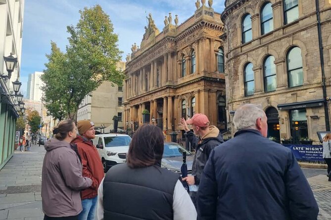 Belfast Walking Tour: City Centre History, Troubles & Stories - Meeting at Belfast City Hall, and why this route starts smart