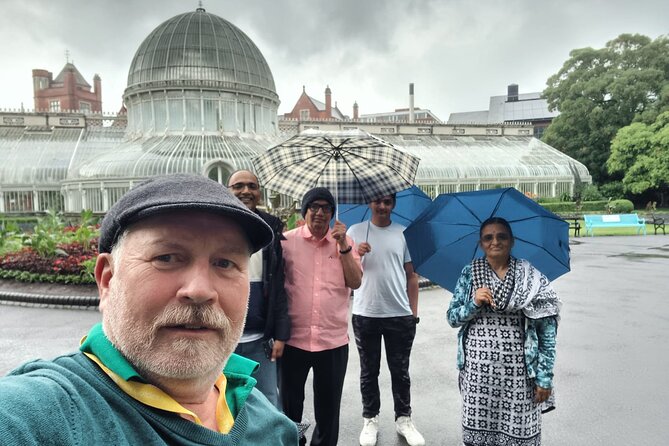 Best of Belfast Driving Taxi Tour with Political Murals - Queen’s University and the peace process setting
