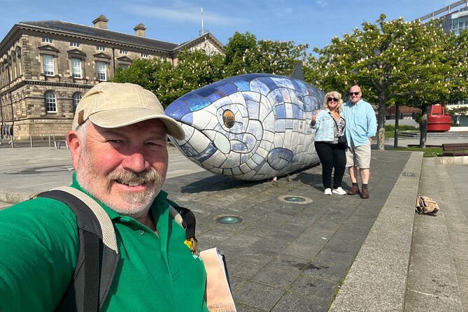 Best of Belfast Driving Taxi Tour with Political Murals - Belfast City Hall and the Titanic Memorial Garden, up close in 15 minutes