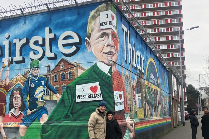 Black Taxi Tour of Belfast - Politics, Murals peace walls Tour - Why a Black Taxi Through West Belfast Works Better Than a Bus