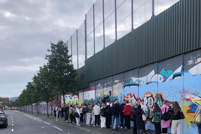 Black Taxi Tour of Belfast – Politics, Murals peace walls Tour - Your Ride, Timing, and What the Private Format Changes