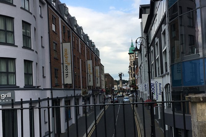 Derrie Danders: Highlights of the Walled City a Self-Guided Audio Tour - The best ways to use this audio walk on a real trip