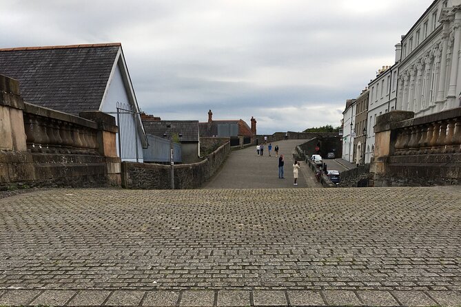 Derrie Danders: Highlights of the Walled City a Self-Guided Audio Tour - Start outside Peace Flame Garden, end at Peace Bridge