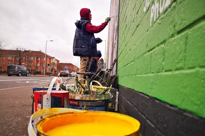 Famous 1.5 hour Belfast Murals Tour - The 90-minute format: photo stops with real context