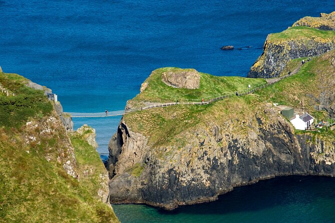 Giant’s Causeway and Titanic Experience from Belfast Port - Live narration, drivers, and why names keep popping up