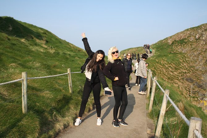 Giant's Causeway Day Tour and Belfast City Tour 1 Day Pass - Belfast hop-on hop-off: Titanic, gardens, and the wall-to-wall story