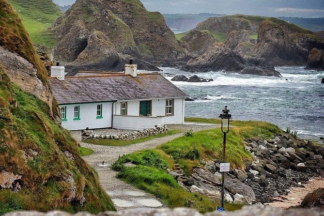 Giant's Causeway Private Tour from Belfast in Luxury Mercedes - A Belfast-to-Antrim luxury day that avoids the bus chaos