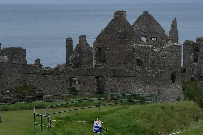 Giants causeway and Glens of Antrim day trip - Dunluce Castle and Ballintoy Harbour: Game of Thrones locations with real atmosphere