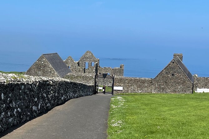 Luxury Tour of Giants Causeway from Belfast - Carrick-a-Rede rope bridge: 100 ft up and worth the nerves