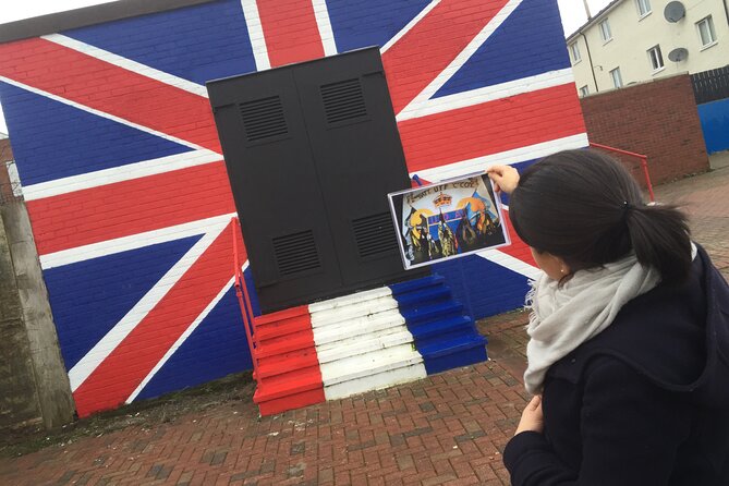 N0 1 Belfast black cab Irish and British mural 2hr private tour - Shankill Road murals, bonfire sites in July, and the loyalist side