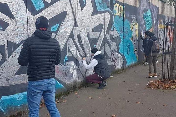 Official World Famous Belfast Taxi Tour ™ - Stop-by-stop: International Wall, Peace Wall, and the mural logic of Divis Street