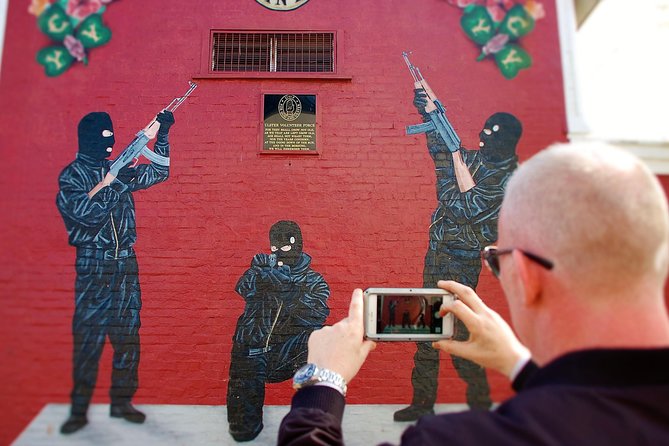Original Private Belfast Troubles and Peace Cab/Taxi Tour 2 Hours - The starting point at Belfast City Hall, plus pickup rules that matter