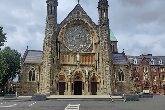 Private Belfast Black Taxi Tour - The guide factor: how you get a balanced story in 2 hours
