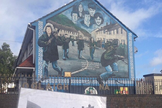 The Troubles and iconic award winning taxi 2hr private cab tour - The practical “photo and pacing” reality of a 2-hour tour